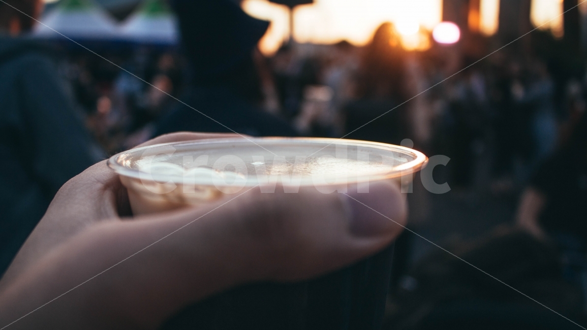 술,맥주,beer,축제,festival,일몰,sunset,빛,light,cheers,toast,사람,인물,인간,human,person,신체일부,몸,body,술,주류,alcohol,감성,sensible,feeling