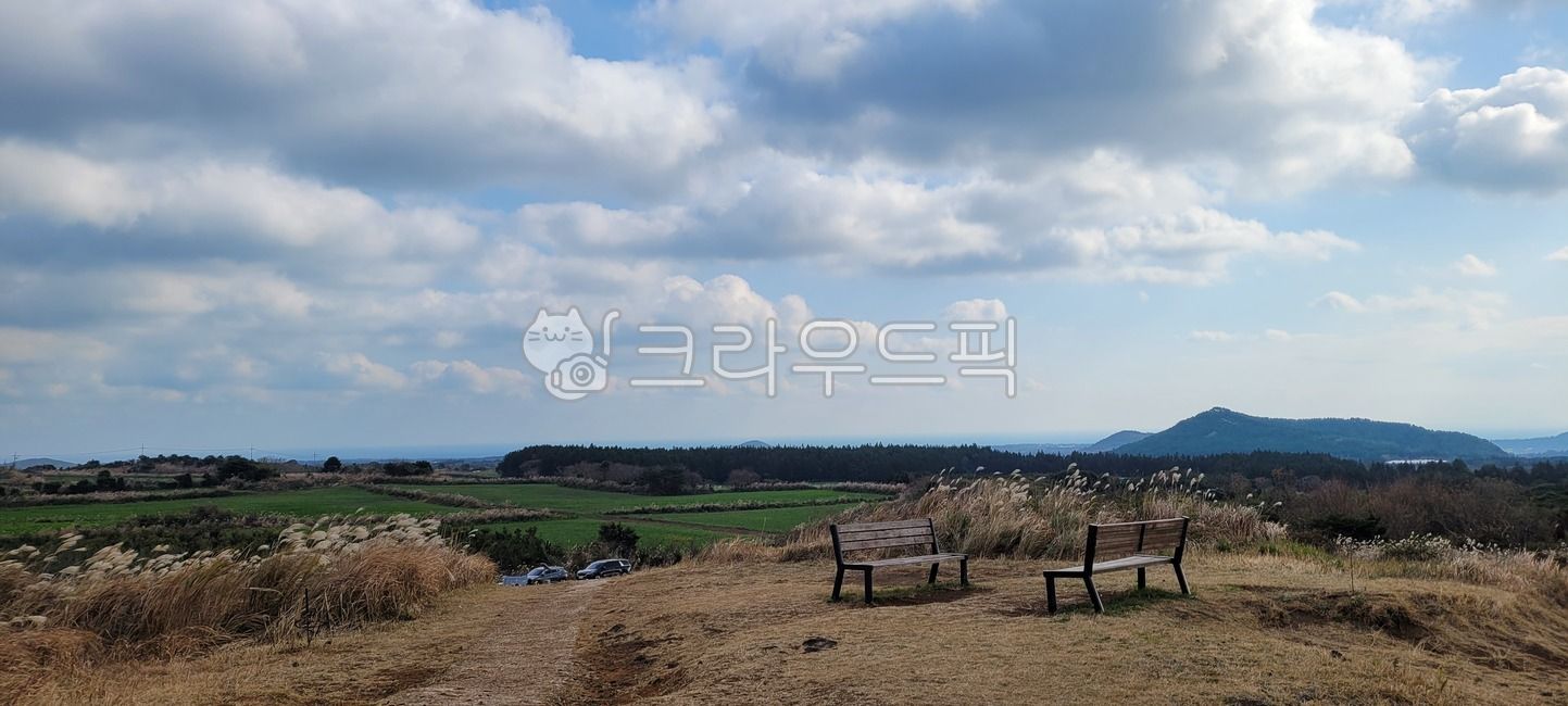 오름,제주오름,따라비오름,하늘,구름,벤치,휴식,쉼터,nature,자연