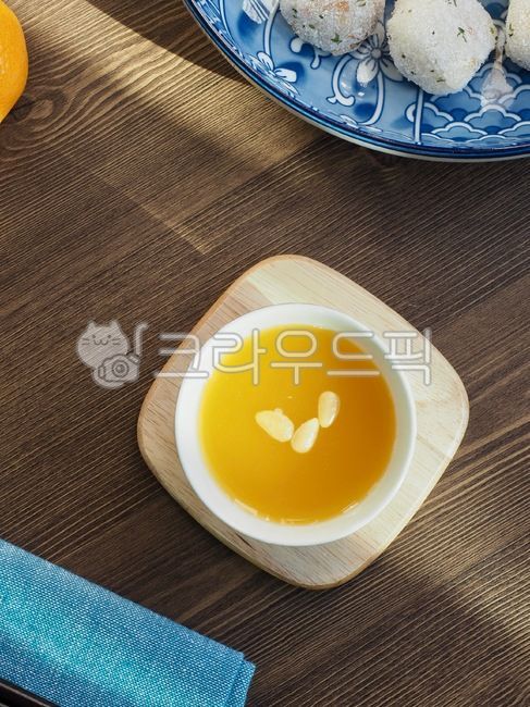 추석사진공모전,음식,음료,식혜,단호박식혜,한국음료,전통음식,달콤한음료,노란색,웰빙,웰빙음료,단호박,잣,컵,도자기컵,배경,유기농,후식,아시아음료,food,beverage,sikhye,sweetpumpkinsikhye,koreandrink,traditionalfood,sweetdrink,yellow,wellbeing,wellnessdrink,sweetpumpkin,pinenut,cup,porcelaincup,background,organic,dessert