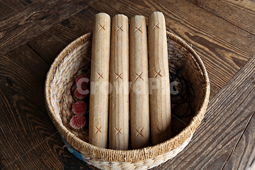 윷,윷가치,나무,전통놀이,민속놀이,바구니,공예품,한국전통,한국문화,korean traditional,korean culture