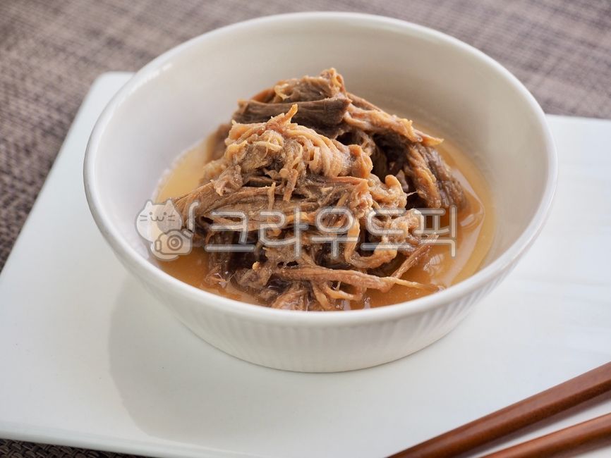 beefstew,beef dish,soy sauce,sidedish,beef,sauce,side dish,beefdish,Korean food,protein,Beef,cooking,braised soy sauce,koreanfood,jangjorim,cuisine,dinner,food,braised beef in soy sauce,meal,background,meat,soysauce