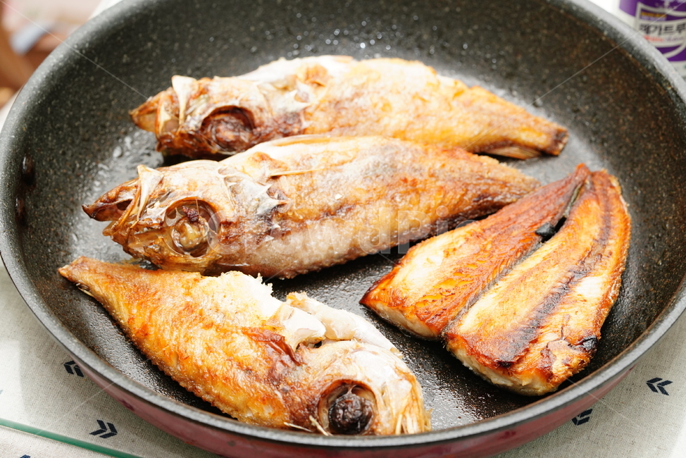 생선,반찬,안주,먹거리,음식,푸드,fish,구이,요리,후라이팬,식사,food,집밥,수산물,해산물,fishery products,seafood
