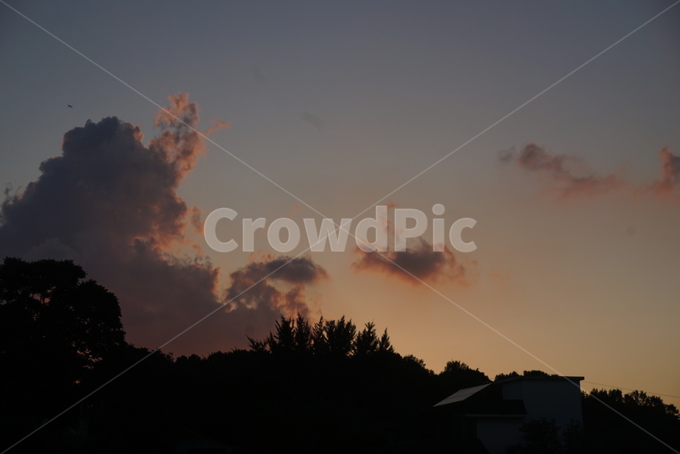cloud,sky,evening glow,cloud shape,nature,sunset,puffy clouds,nightfall,evening sky,piece of cloud,sky scenery