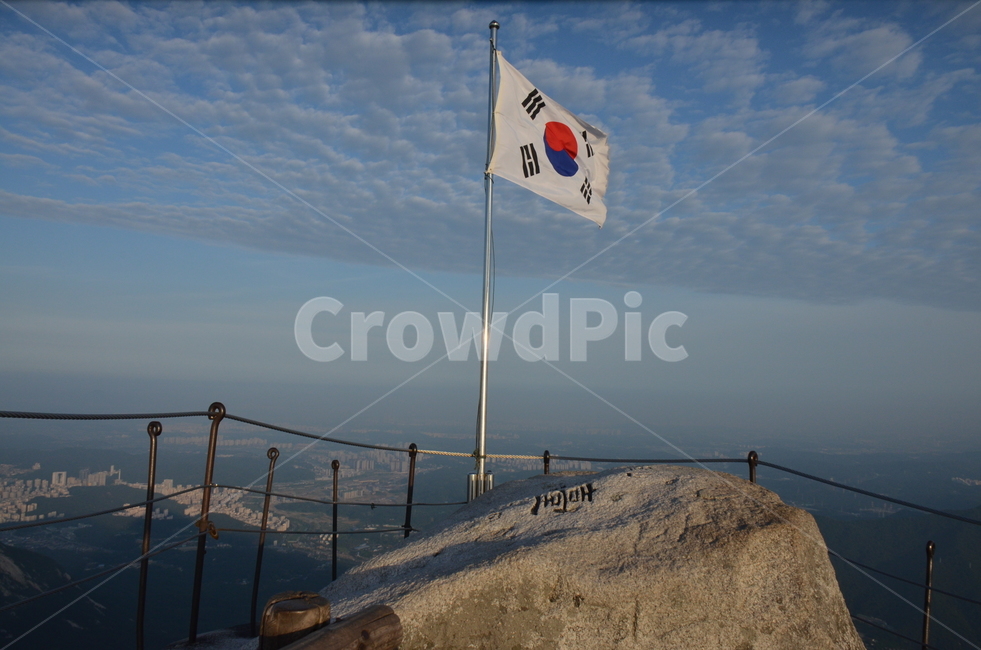 summit,북한산,국립공원,주봉,백운대,삼각산,서울시,태극기,taegeukgi,koreanflag,thenationalflagofkorea,nationalflag,깃발,flag,상징,symbol