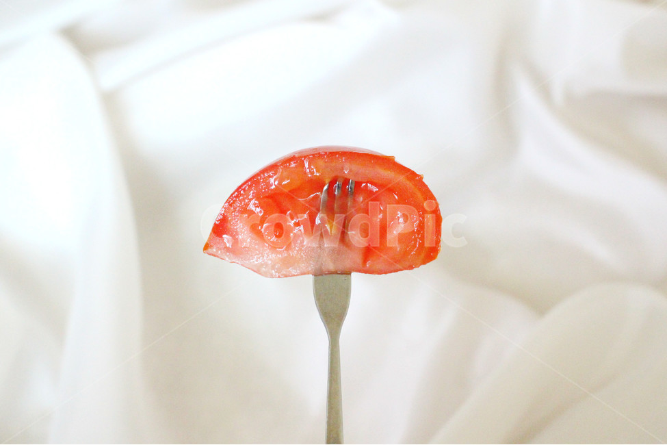 감성사진,토마토,채소,식재료,열매,음식,붉은색,붉은과일,red,tomato,vegetable,연출,컨셉,야채,과일,포크,음식,식재료,요리,food,cook,meal,dishes,food reserves,채소,야채,vegetables