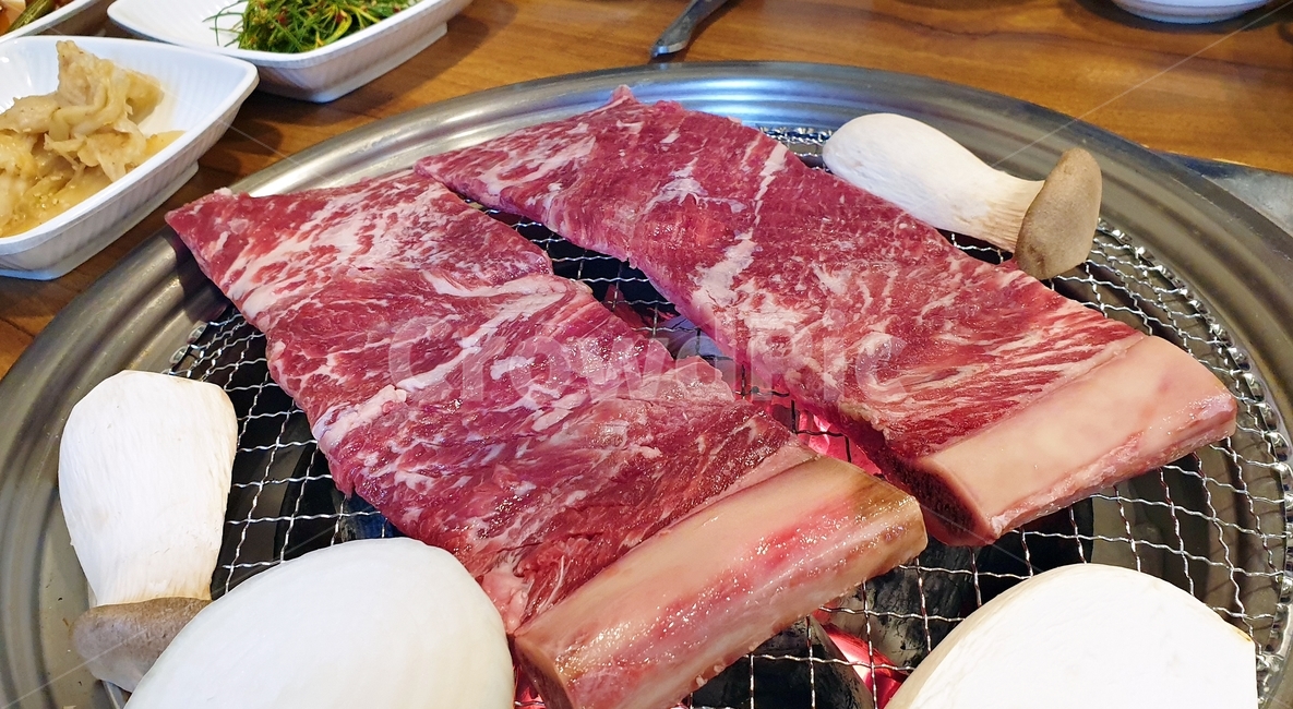 소고기,소갈비,beef,음식,food,숯불구이,한식,먹거리,먹방,버섯,구이음식,음식,식재료,요리,food,cook,meal,dishes,food reserves,육류,고기,meat