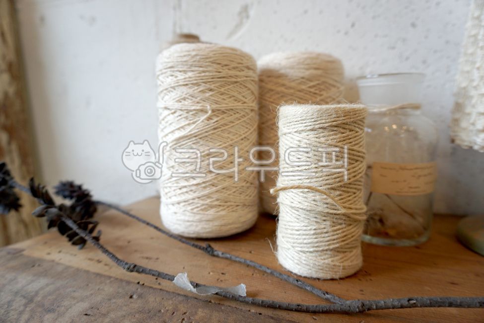 실,실뭉치,뜨개질,재료,털,질감,빈티지,나뭇가지,나무,유리병,흰색,베이지,리넨,linen
