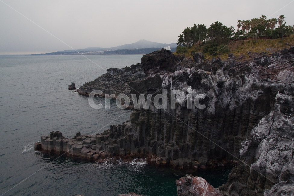 제주도,주상절리,제주도바다,화산암,현무암,서귀포,자연,풍경,nature,landscape,한국자연풍경,한국자연경관,korea nature landscape,제주도,jeju,jeju island,outdoors,옥외,cliff,낭떠러지,promontory,곶