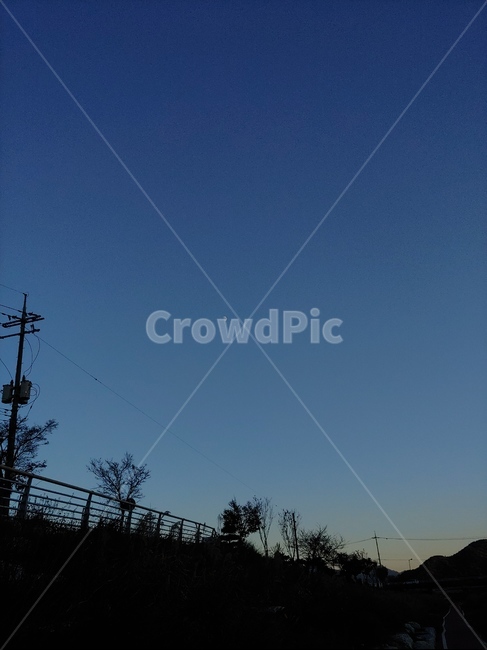 하늘,달,산책로,푸른밤,그라데이션하늘,야경,밤,풍경,nightscape,night,landscape,nature,자연