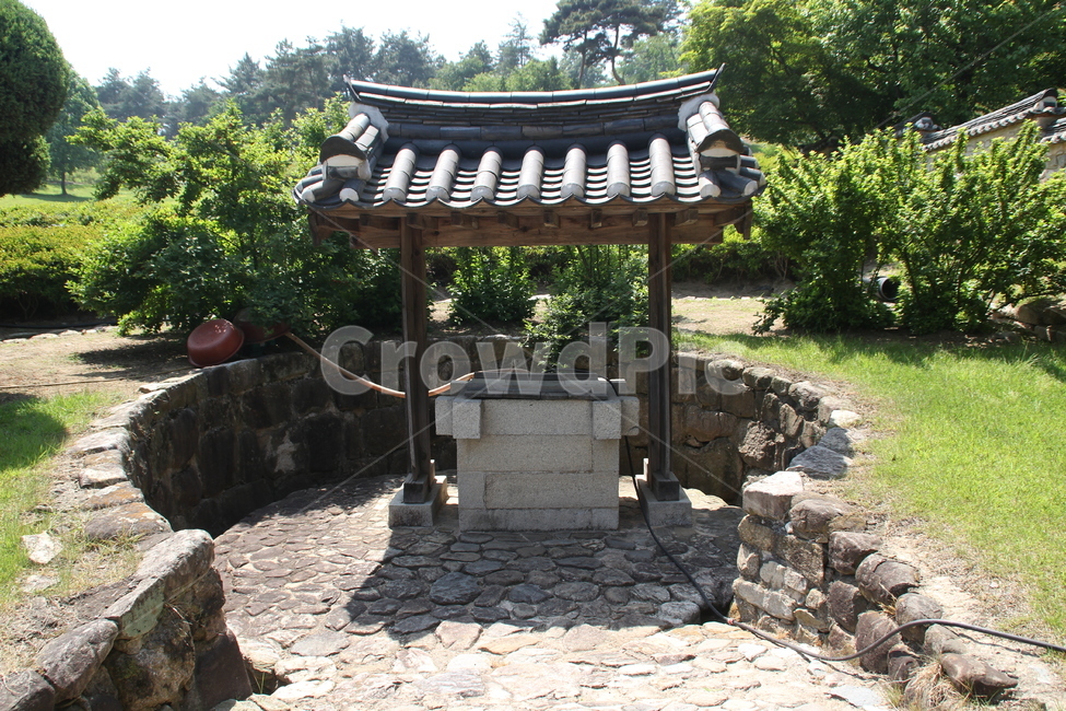 추사고택,추사,고택,목조건축,건축,우물,예산,한국,chusaoldhouse,chusa,oldhouse,woodenarchitecture,architecture,rooftile,wall,whitepinetree,well,yesan,korea,한국전통,한국문화,korean traditional,korean culture,건축물,건물외관,exterior,building,structure,architecture,construction