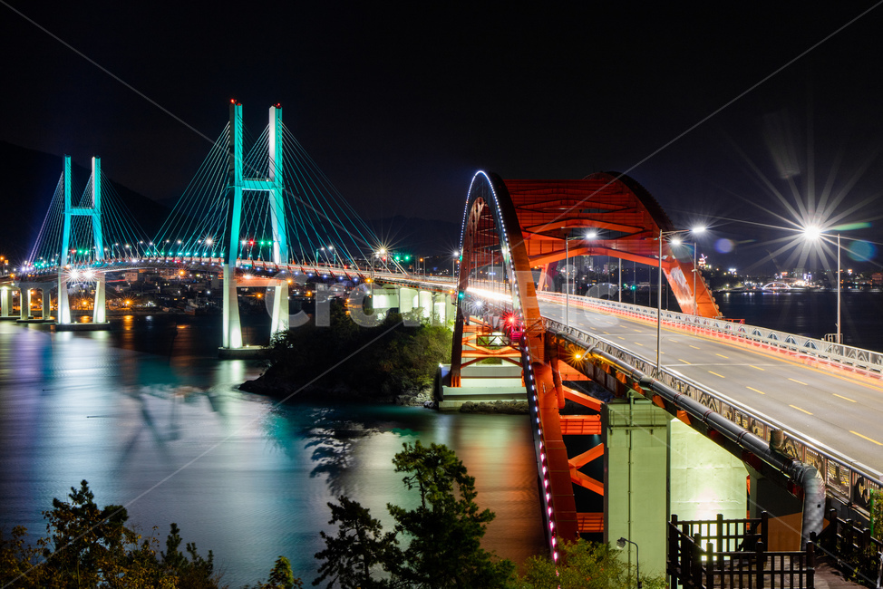 삼천포,사천,연륙교,대교,야경,삼천포연륙교,야경,밤,풍경,nightscape,night,landscape,건축물,건물외관,exterior,building,structure,architecture,construction,road,도로,건물,bridge,다리