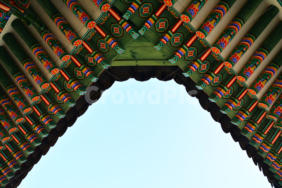 단청,패턴,전통,고궁,문양,칼라풀,colorful,한국적,코리안,pattern,texture,korean,tour,관광지,서울,창경궁,경복궁,보존,culture,traditional,기하학,추상,배경,바탕,백그라운드,background,디자인,라인,선,면,무늬,리듬,역사,문화유산,아름다움,한국의미,장인,east,동양적,아시아,빈티지,vintage,앤틱,유물,기와,기와집,처마,지붕,beautiful,한국전통,한국문화,korean traditional,korean culture,건축물,건물외관,exterior,building,structure,architecture,construction