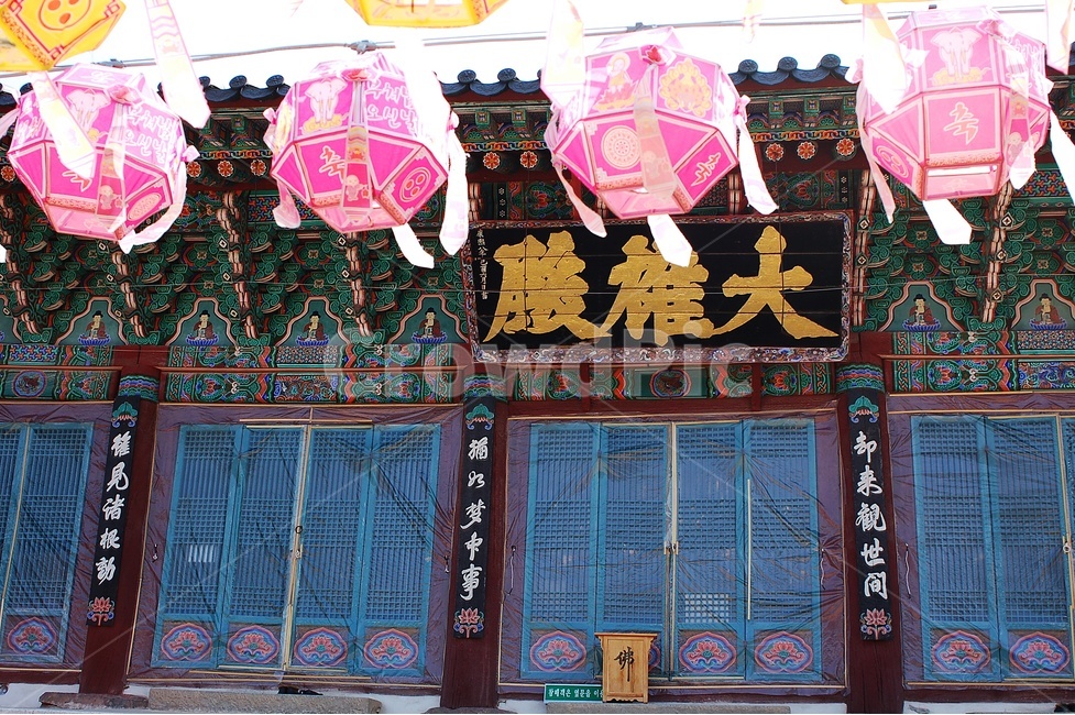 석가탄신일,대웅전,사찰,절,풍경,연등,한국전통,한국문화,korean traditional,korean culture,종교,신앙,religion,belief,faith,축제,행사,festival,carnival,event,기념일,축하,anniversary,congratulation,celebrate,celebration