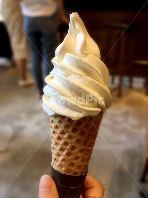 아이스크림,아이스크림콘,밀크아이스크림,디저트,후식,카페,콘,icecream,icecreamcone,dessert,cafe,cone,soft,음식,음식,식재료,요리,food,cook,meal,dishes,food reserves,디저트,간식,후식,dessert,snack