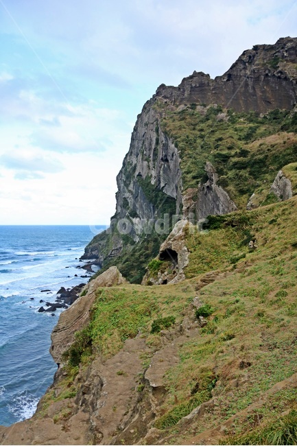 제주,성산일출봉,바다,파도,jejuisland,자연,풍경,nature,landscape,한국자연풍경,한국자연경관,korea nature landscape,제주도,jeju,jeju island,outdoors,옥외,cliff,낭떠러지,promontory,곶