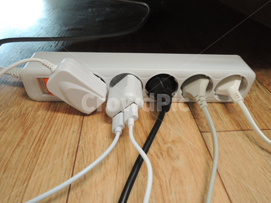 전기선,멀티탭,콘센트,전기코드,먼지합선,multipletap,lampadaptor,socket,powerpoint,electricaloutlet,adaptor