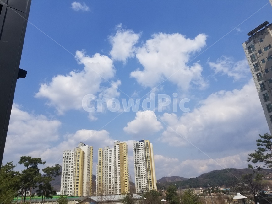 아파트,구름,하늘,배경,봄,도시,풍경,city,landscape,한국도시풍경,한국도시경관,korea cityscape,building,건물,시티,town,high rise,고층 건물,urban,어반