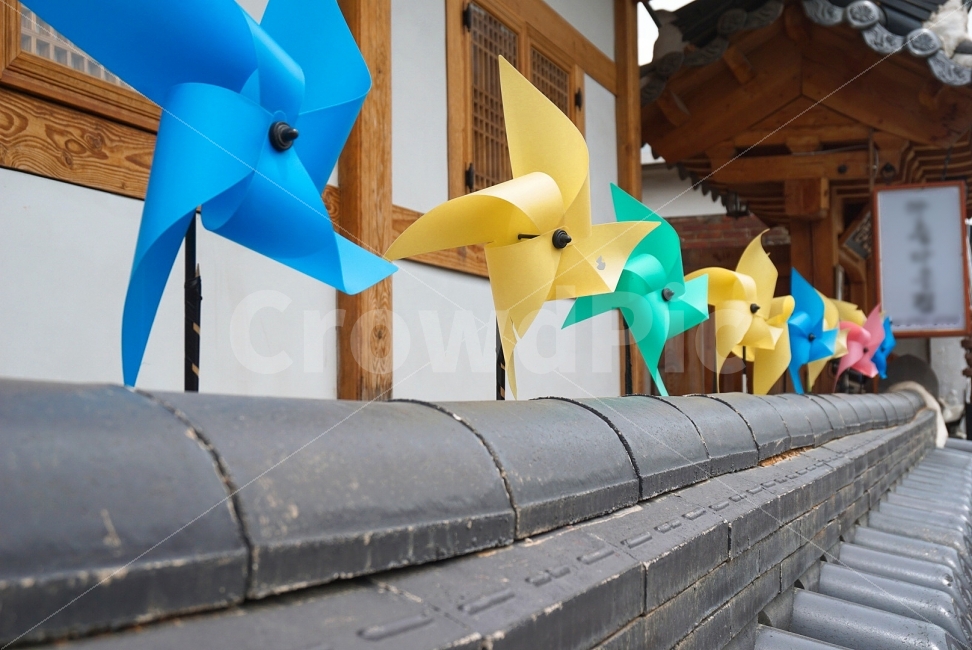 여행,travel,여행사진,국내여행,혼자여행,사진,전주,전주여행,배경사진,배경,이쁜사진,색감,색감좋은사진,바람개비,한옥마을,전주한옥마을,돌담,한국전통,한국문화,korean traditional,korean culture,사물,물건,오브젝트,thing,object,matter