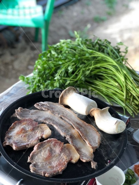 미나리삼겹살,삼겹살,미나리,봄,비닐하우스,맛집,이색음식,목살,외식,한식,점심