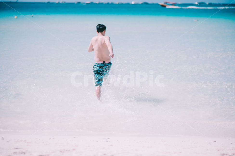 보라카이,화이트비치,여행,석양,노을,비치,바다,여름,계절,summer,season,사람,인물,인간,human,person,남성,남자,man,male,여행,휴가,traveling,vacation,trip,감성,sensible,feeling,shorts,반바지,back,뒤