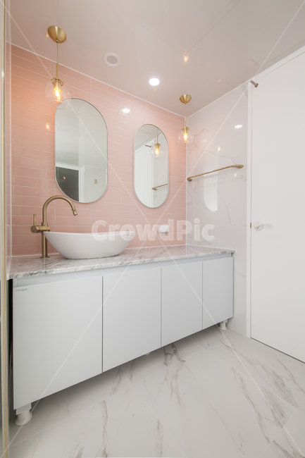 세면대,핑크,러블리,clean,거울,wash,bathroom,toilet,럭셔리,인테리어,실내디자인,interior design