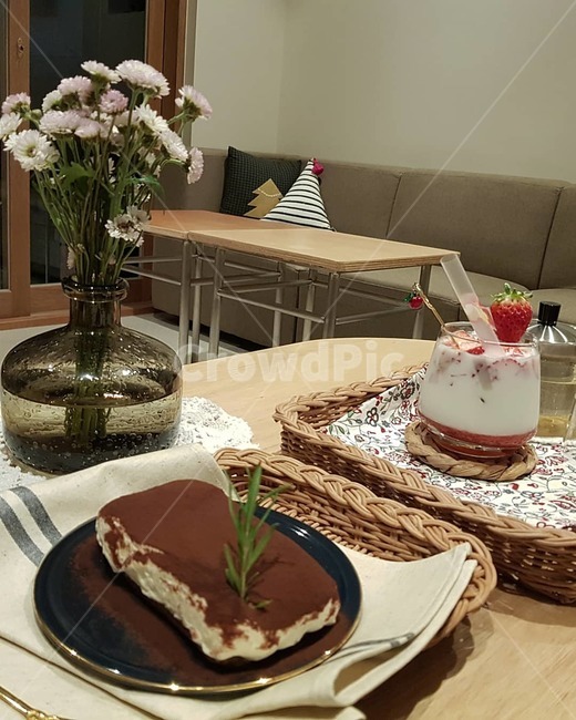 food,음식,cake,케이크,dessert,디저트,티라미수,딸기라떼,우유