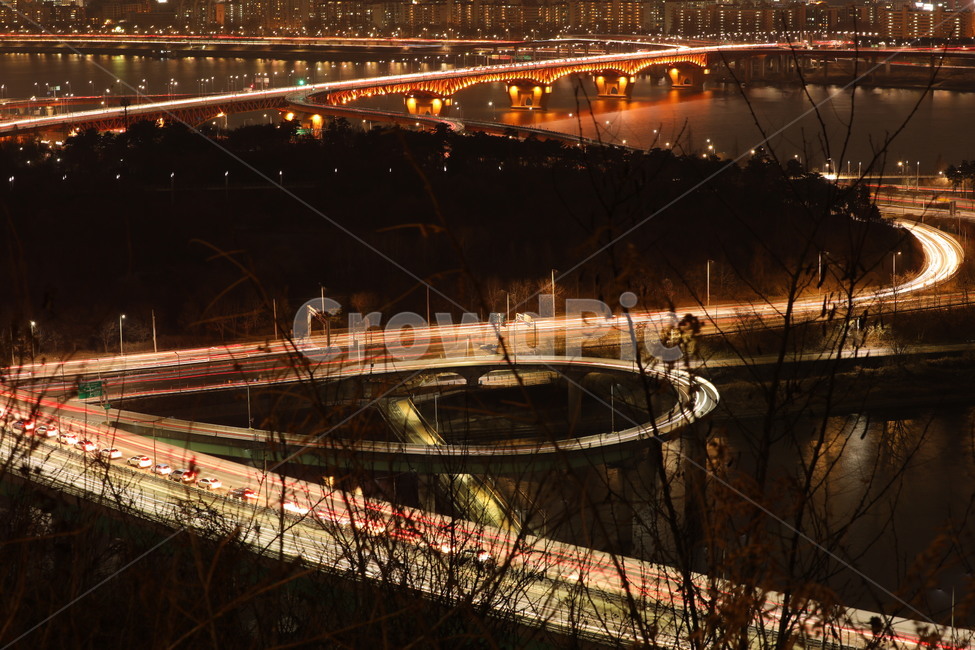 다리,야경,한강,저녁,경치,야경,밤,풍경,nightscape,night,landscape,교통,교통수단,traffic,transportation,road,도로,building,건물,metropolis,중심지,town,도시,city,시티,urban,어반,freeway,고속 도로