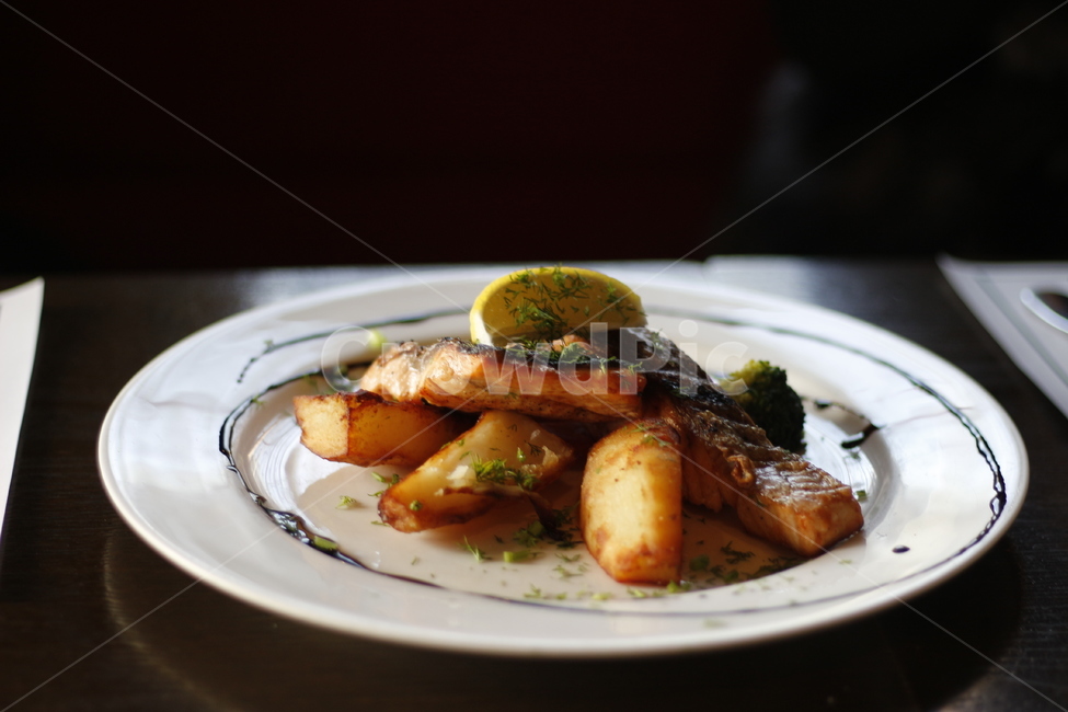 연어,생선요리,레스토랑,양식,음식,요리,플레이팅,음식,식재료,요리,food,cook,meal,dishes,food reserves,양식,서양음식,서양요리,western food,western dishes,western meal,western cook,감성,sensible,feeling