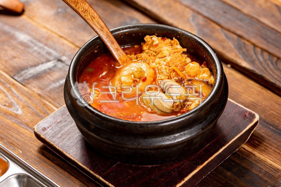 순두부찌개,두부찌개,찌개요리,한식찌개,한국음식,전통찌개,매운찌개,따뜻한찌개,건강식,한국맛집,국물요리,한국전통음식,인기찌개,집밥찌개,매운순두부,한국가정식,대표찌개,한국한식,술안주찌개,전통음식,softtofustew,sundubujjigae,koreantofusoup,spicytofustew,koreanfood,スンドゥブチゲ,韓国料理,豆腐鍋,チゲ料理,韓国スープ,嫩豆腐汤,韩国豆腐汤,韩国火锅,豆腐锅,韩国美食