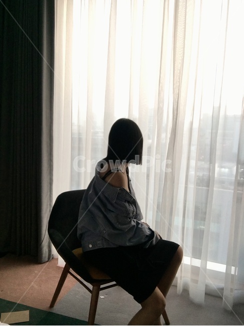 뒷모습,초상화,그림자,실루엣,뷴위기,감성사진,사람,인물,인간,human,person,여성,여자,woman,female,lady,고독함,외로움,쓸쓸함,우울함,슬픔,lonely,solitary