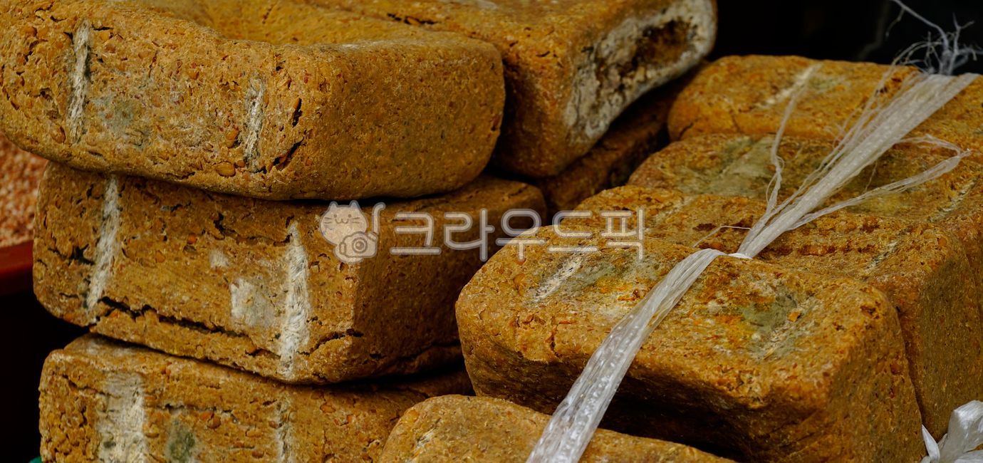 meju,soybean,lump of meju,soybean meju,soy sauce,Soybean paste,block,traditional soybean paste