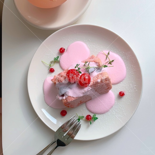 쉬폰,체리,체리케이크,케이크,과일,핑크,디저트,카페,디저트,간식,후식,dessert,snack
