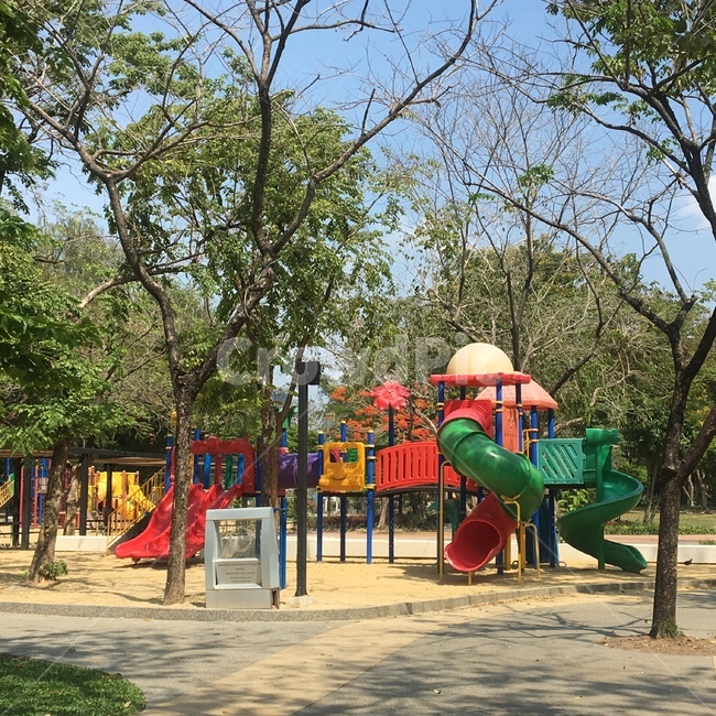 놀이터,한가로움,여유로움,미끄럼틀,알록달록,나무,공원,놀이공원,놀이동산,놀이터,amusement park,playground