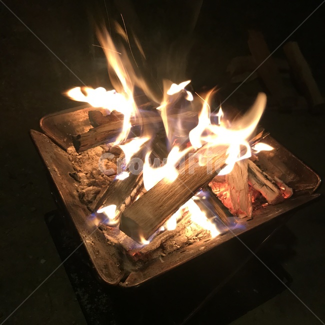 캠프파이어,불,나무,장작,캠핑