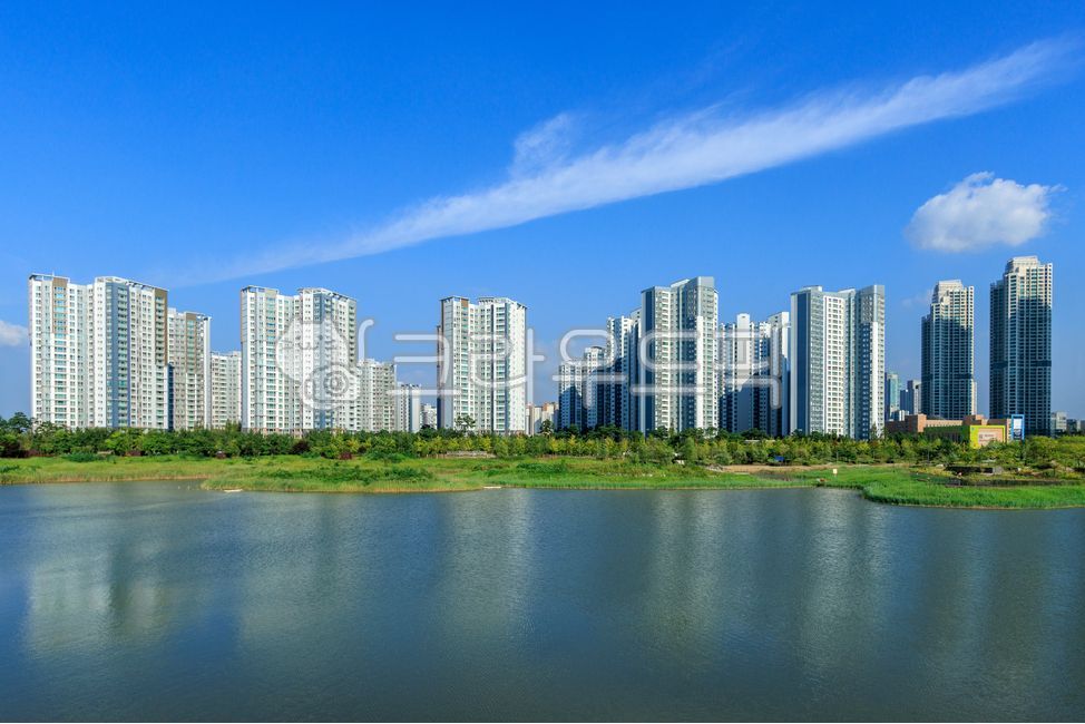 청라호수공원,청라국제도시,청라동,도시,호수,빌딩,아파트,주거지역,물,공원,하늘,파란,녹색,여름,인천시,건물,건축,도시풍경,도심,인천,청라신도시