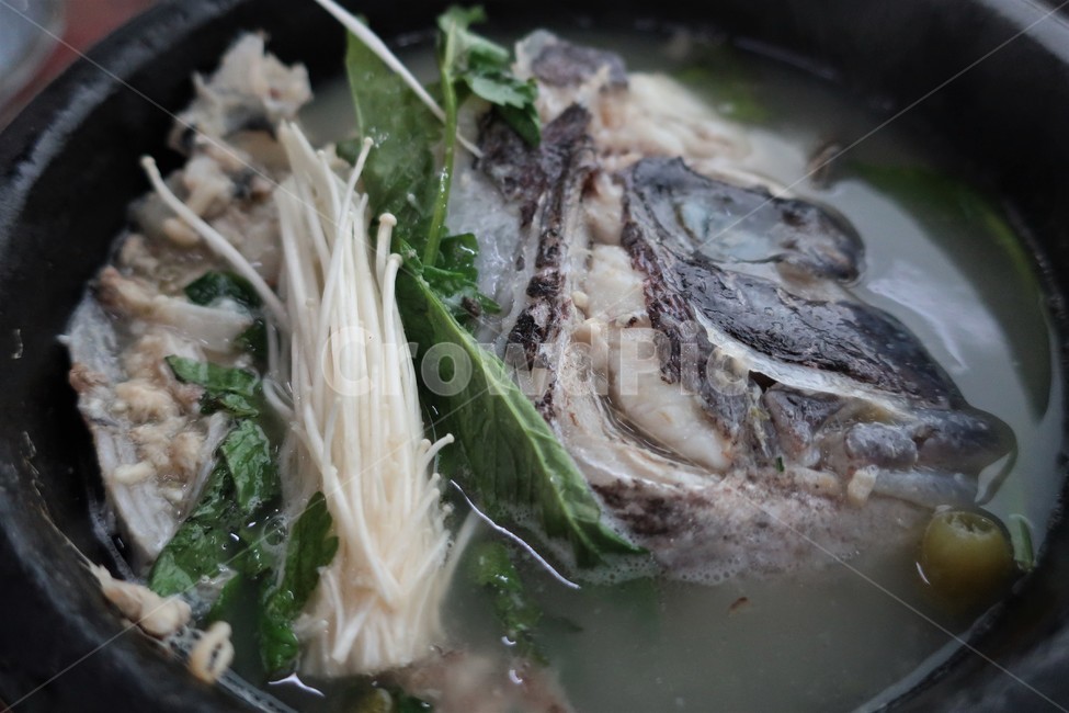 생선,대가리,전통,한식,해물탕,지리,맑은,국물,야채,버섯,음식,식재료,요리,food,cook,meal,dishes,food reserves