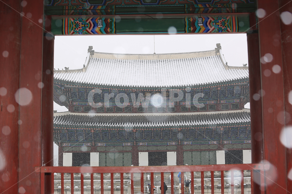 겨울,눈,설경,경복궁,궁,한국,전통,winter,snow,palace,korea,tradition,겨울,계절,winter,season,한국전통,한국문화,korean traditional,korean culture,랜드마크,landmark,tourist attraction,한국랜드마크,한국관광지,한국명소,korea landmark,korea tourist attraction,건축물,건물외관,exterior,building,structure,architecture,construction