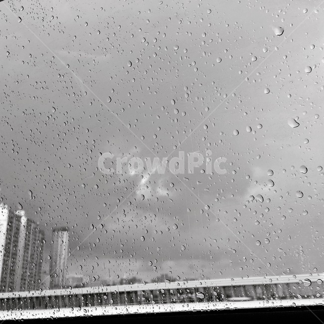 흑백,흑백사진,비,비내는리날,우울,빗방을,한강,차안,다리위,흑백,모노톤,monochrome,black and white
