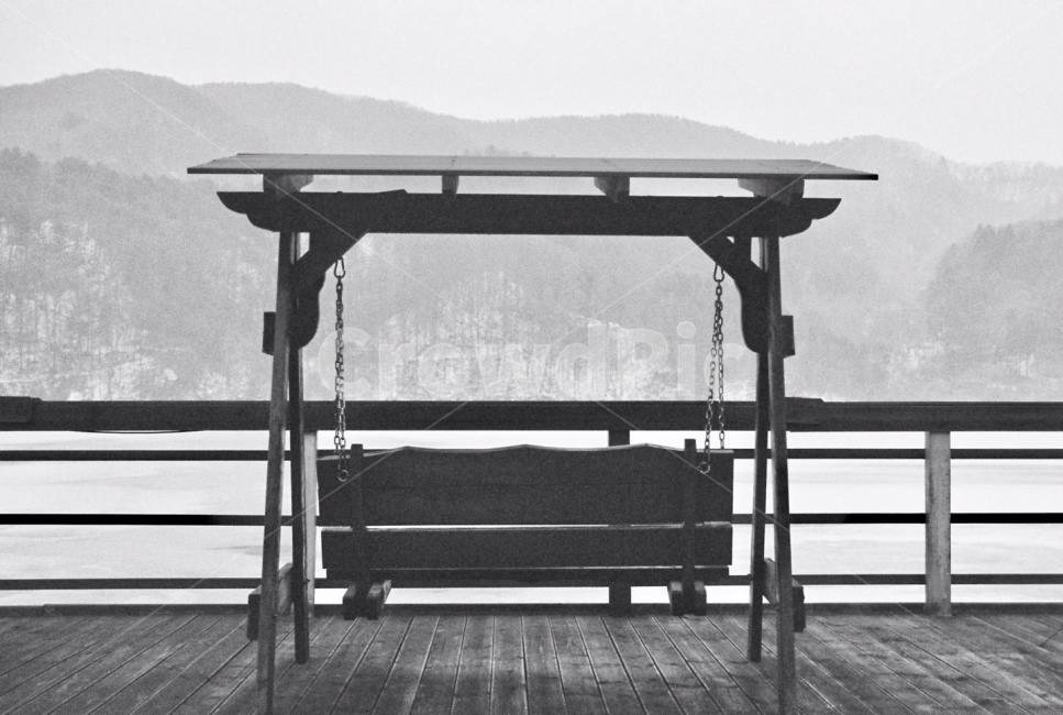 의자,풍경,감성사진,우울한사진,필름사진,어두운사진,필름,filmphoto,흑백사진,느낌있는사진,눈,호수,강,얼음,겨울,계절,winter,season,감성,sensible,feeling,흑백,모노톤,monochrome,black and white