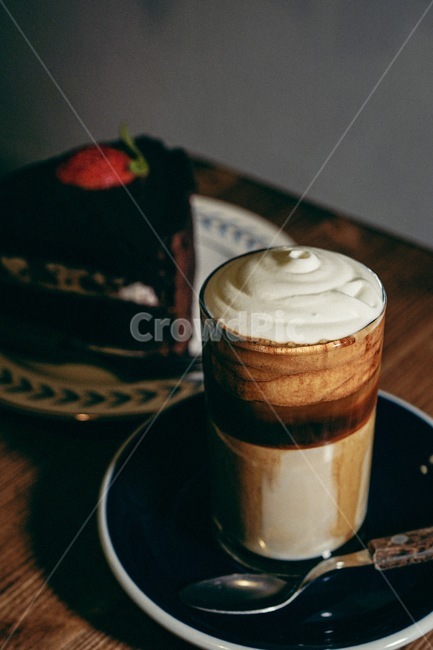 coffeecup,커피컵,cup,컵,saucer,도기류,받침접시,아인슈페너,크림커피,coffee,라떼,카페,감성,크림,커피,카페,coffee,cafe