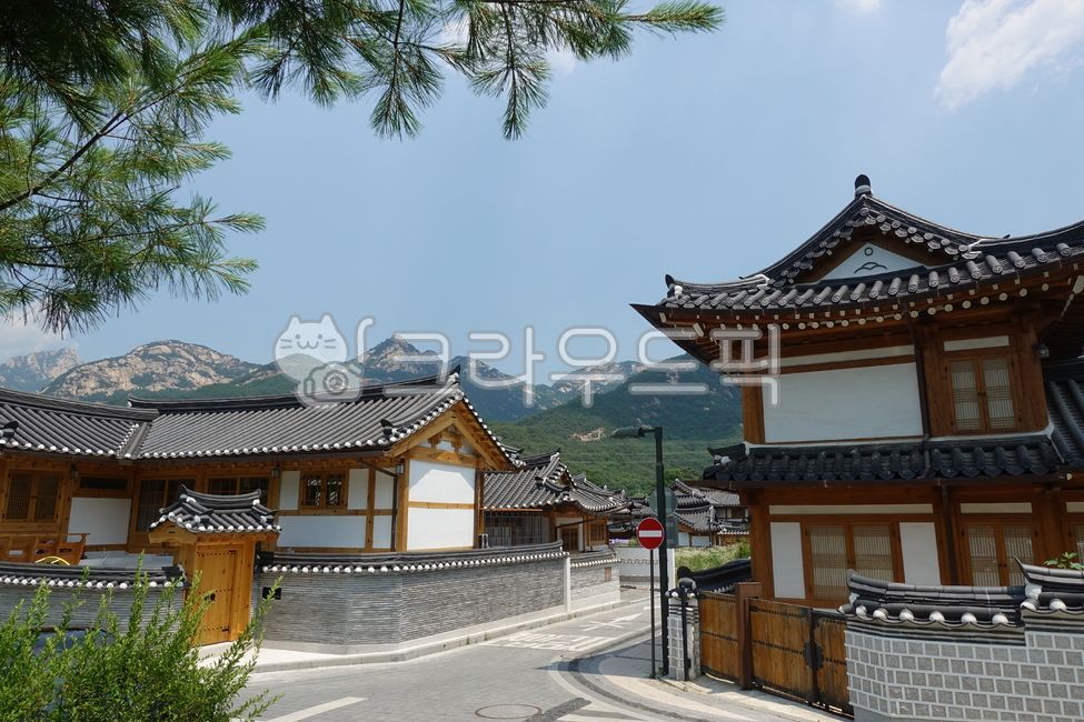 한옥,한옥마을,한국전통,기와집,은평한옥마을,북한산,roof,house,주택가,korea,seoul,koreanstylehouse,경치,산,architecture,건축물,building,건물