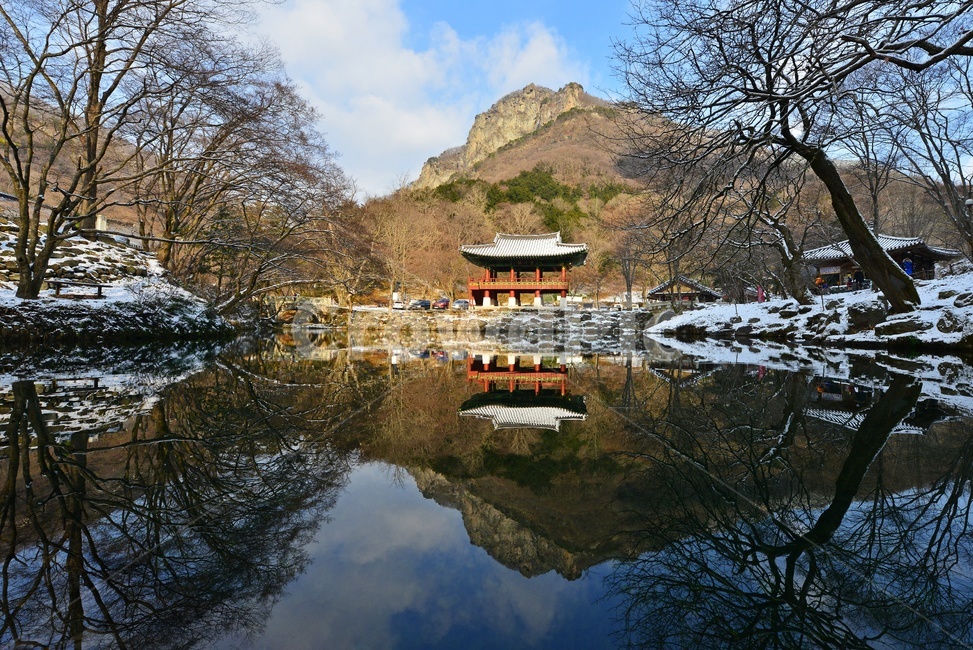 장성백양사,북하면백양사,백양사,백양사겨울,백양사설경,백양사연못,백양사반영,백암산반영,백암산,쌍계루반영,쌍걔루,nature,자연,architecture,건축물,building,건물,outdoors,옥외,겨울,계절,winter,season,한국자연풍경,한국자연경관,korea nature landscape