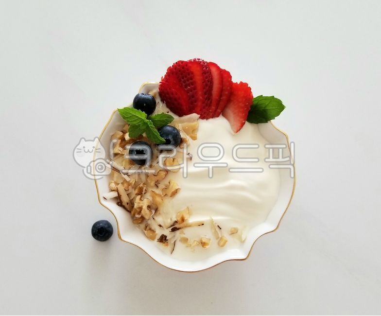 yogurt,Greek yogurt,snack,yogurtbowl,strawberry,food,dessert,yogurt ball,brunch,desert,breakfast