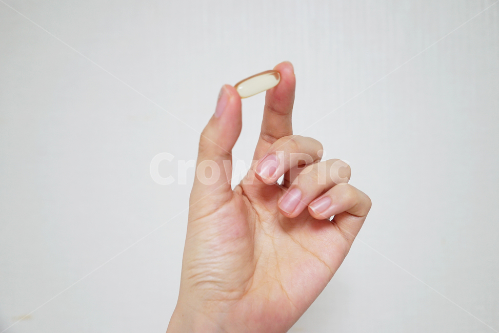 알약,약,손,두통약,영양제,손가락,신체일부,몸,body,의료,의학,병원,medical,hospital,clinic