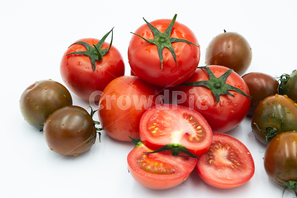 Cherry tomato,fruit,snack,verdure,crops,tomato,vegetable,seasonal fruits,fresh fruit,wellbeing,farming,Wellbeing food,ingredients,organic,black tomatoes,Fruit,health,Goods,vitamin,food,prog,dessert,culture,plant,grocery,sweet