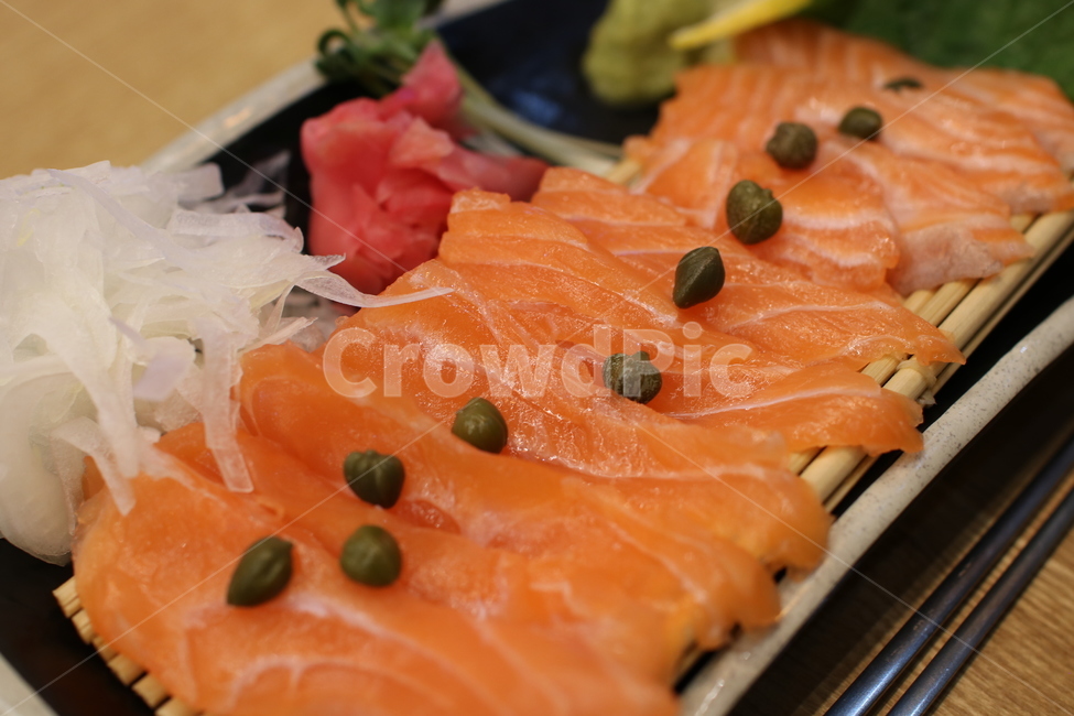 연어,일식,양파채,케이퍼,생강,플레이팅,음식,식재료,요리,food,cook,meal,dishes,food reserves
