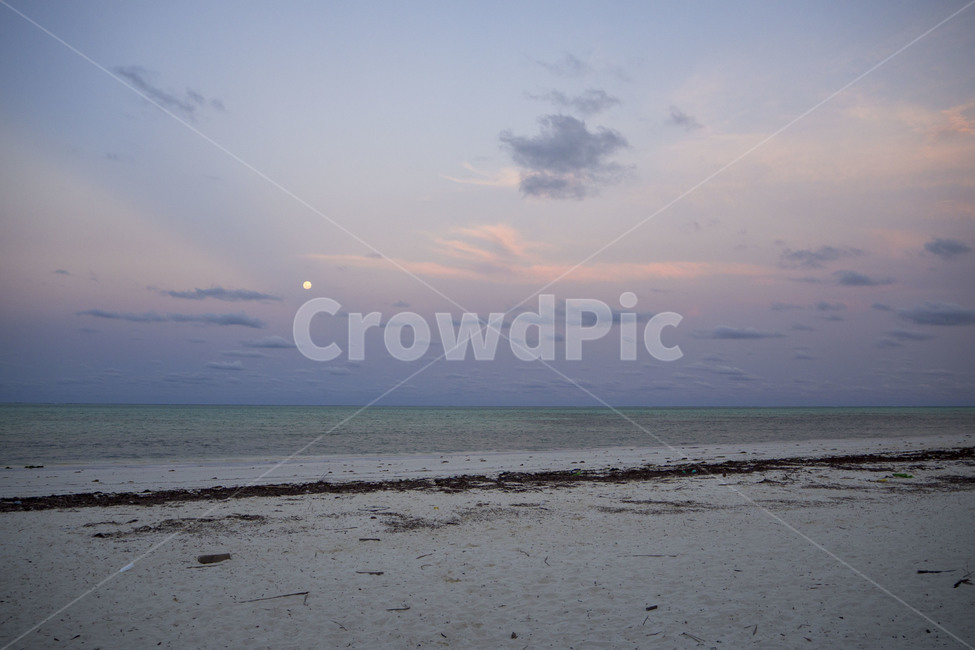 탄자니아,tanzania,zanzibar,잔지바르,jambiani,잠비아니,바다,저녁바다,ocean,sea,하늘,sky,달,moon,노을,해질녘,아프리카,africa,자연,풍경,nature,landscape,해변,바다,beach,sea,색깔,색상,색채,색감,color sense,color sensitivity,feeling of color