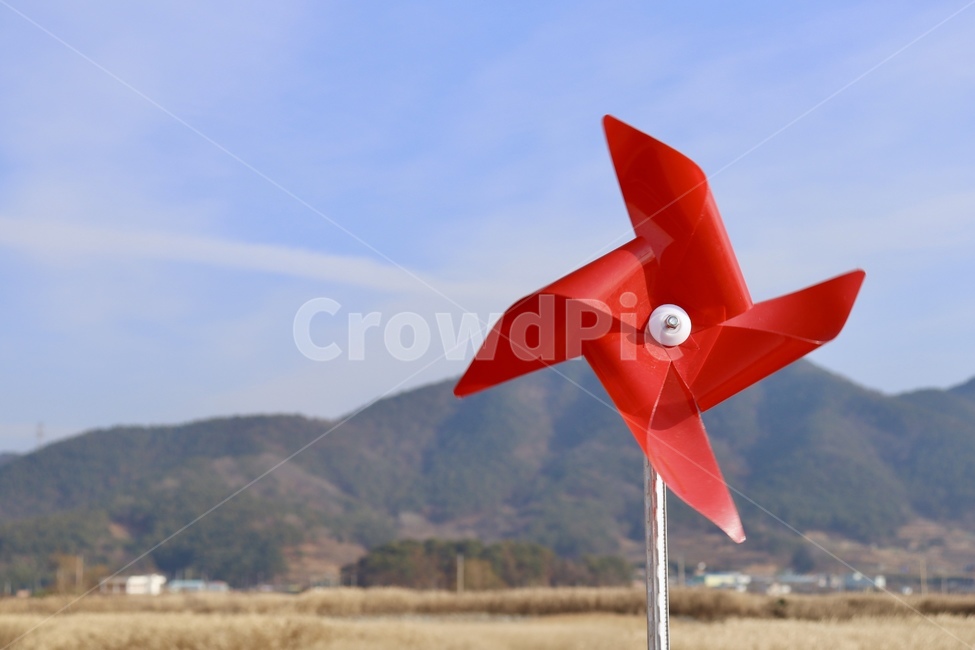 바람개비,순천만습지,빨강,바람,맑음,하늘,배경,감성,빨간색,풍경,바탕,자연,경치,낮,계절,평온한,순천갈대숲,평화로운,힐링,휴식,산,landscape,daytime,season,healing,pinwheel,windmill,reed