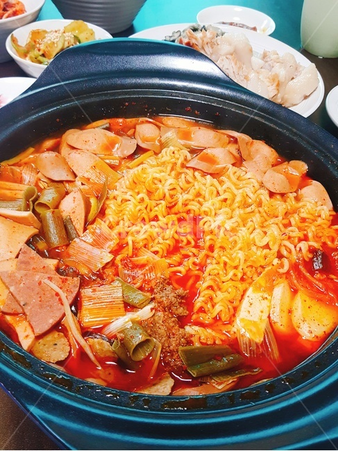 부대찌개,음식,햄,라면,한국음식,요리,식사,food,음식,식재료,요리,food,cook,meal,dishes,food reserves,한식,한국음식,한국요리,korean food,korean dishes,korean meal,korean cook