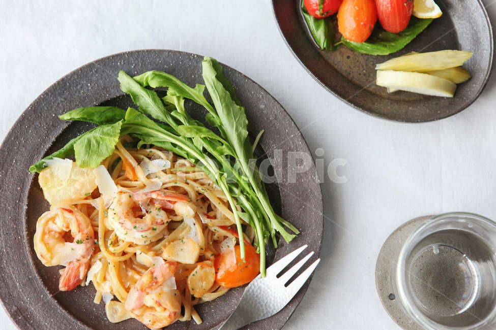 요리,포크,플레이팅,푸드,파스타,식재료,plaiting,food,음식,레시피,cook,마늘쫑,양송이,냄비,새우,스파게티,해산물,쉬림프,shrimp,루꼴라,토마토,치즈,마늘,접시,물,피클,음식,식재료,요리,food,cook,meal,dishes,food reserves